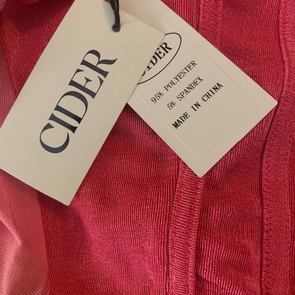 Size Large - Picture 3 of 3